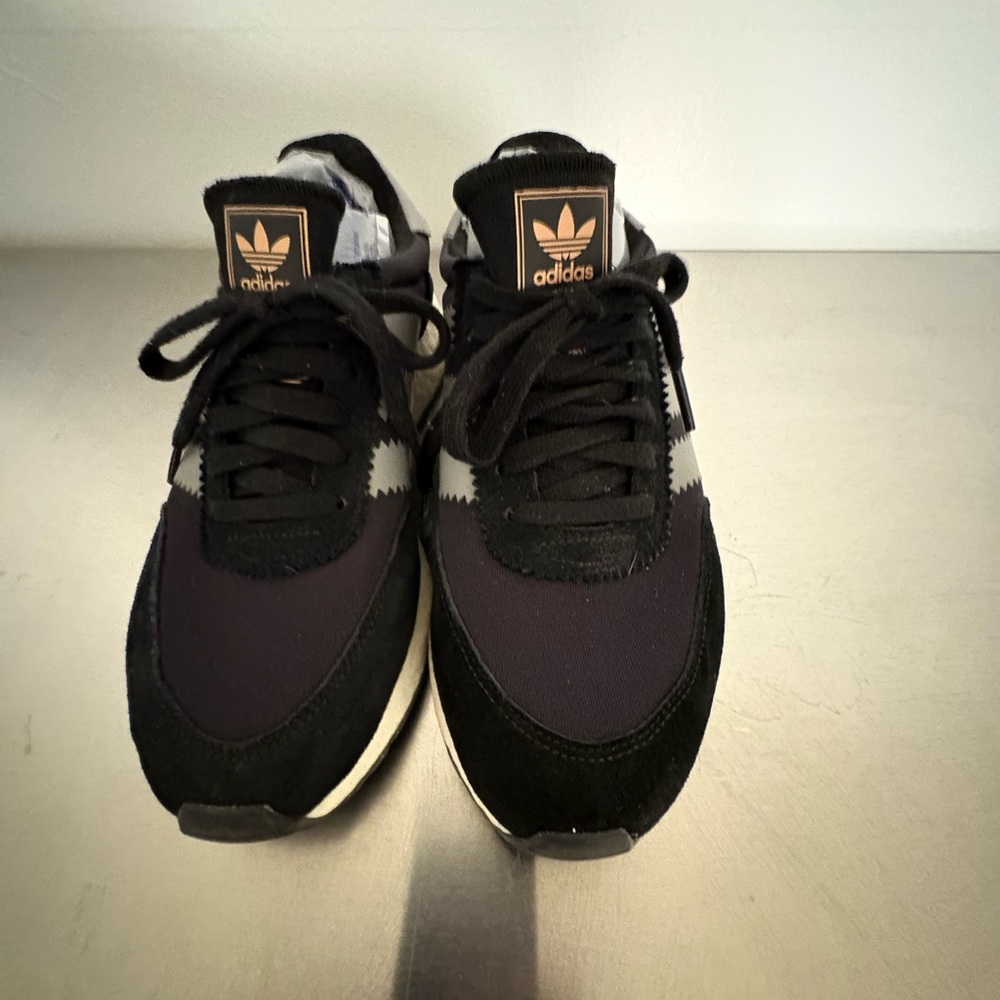 Adidas Black Sneakers Sleek Minimalist Design-I-5923